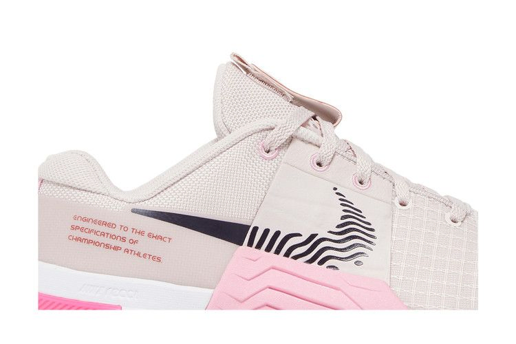 wmns-metcon-8-barely-rose-do9327-600_01