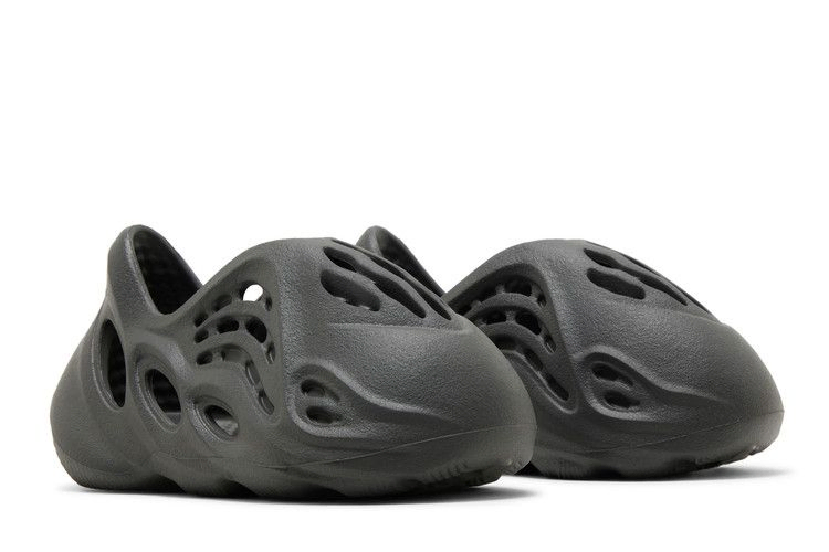 yeezy-foam-runner-infants-carbon-ig5351_07