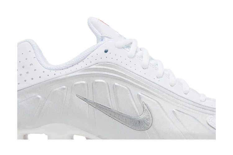 shox-r4-gs-white-metallic-silver-2025-cw2626-101_01