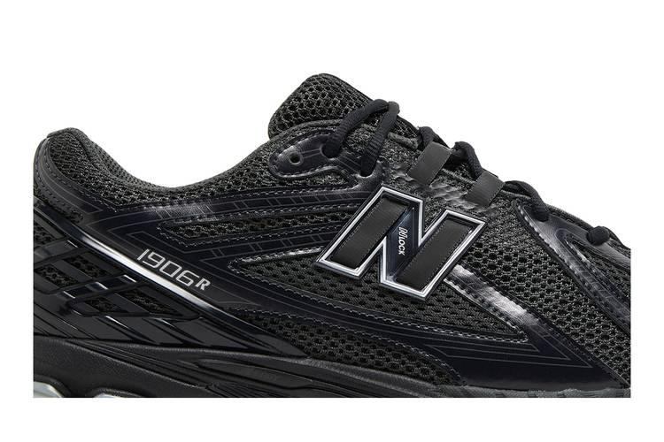 Кроссовки New Balance 1906R 'Black Metallic Silver'