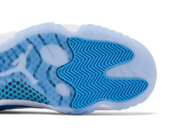 air-jordan-11-retro-low-unc-2026-fv5104-100_5