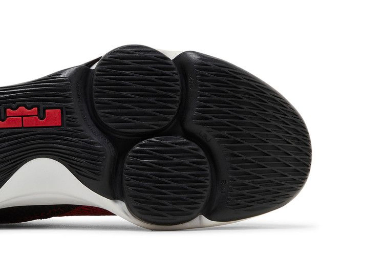 Кроссовки Nike LeBron Witness 4 'Gym Red'