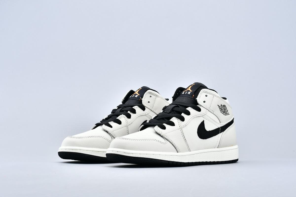 Air-Jordan-1-Retro-Mid-SE-Light-Bone-4