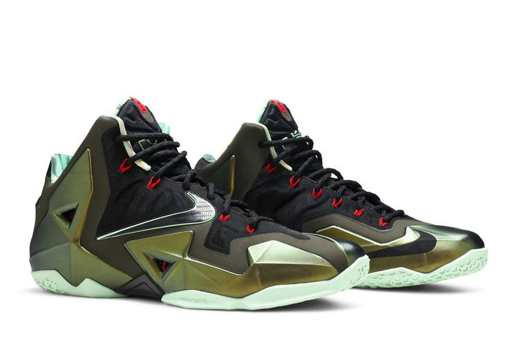 lebron-11-king-s-pride-616175-700_07