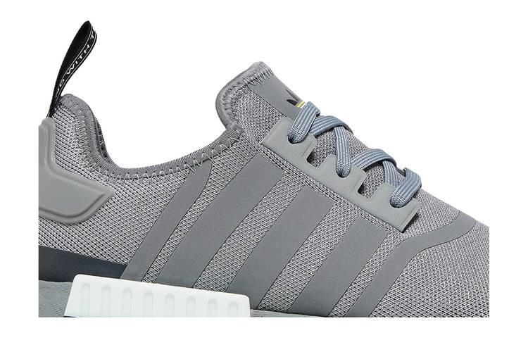 Кроссовки Adidas NMD_R1 'Grey Black'