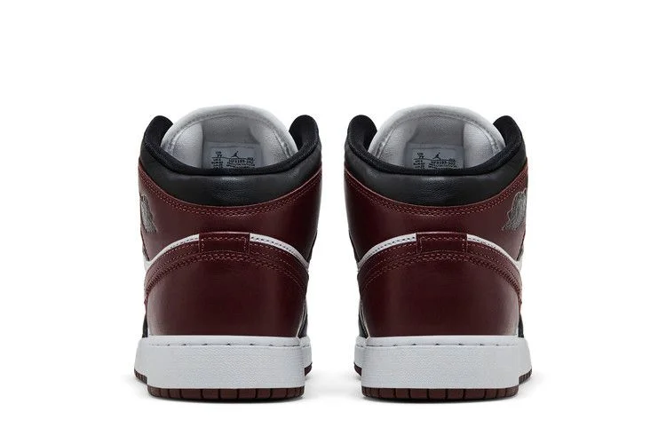 Кроссовки Air Jordan 1 Mid SE GS 'Dark Pony'