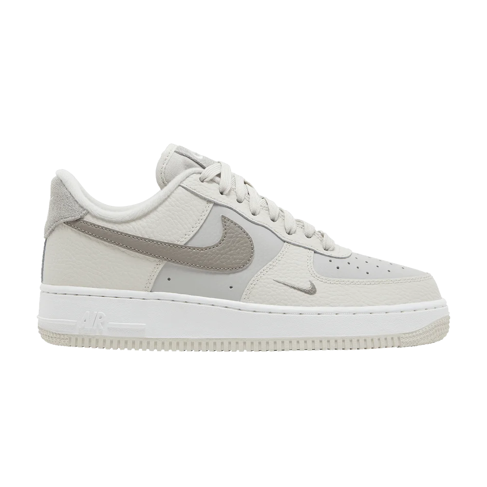 Krossovki-Nike-Wmns-Air-Force-1-Low-07-Moon-Fossil