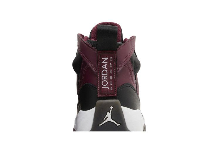 wmns-jumpman-two-trey-bordeaux-dr9631-600_06
