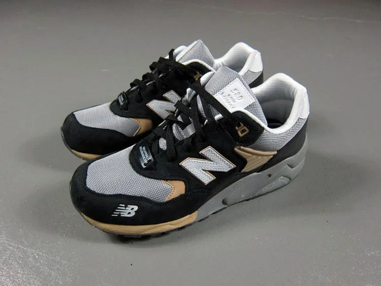 Krossovki-Burn-Rubber-x-New-Balance-MT580-White-Collar-1