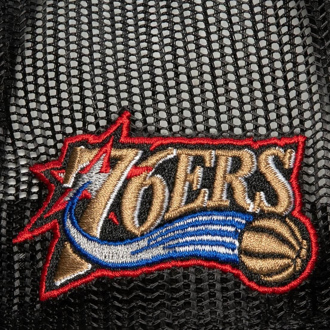 Бейсболка Mitchell & Ness Team Seal Trucker Snapback HWC Philadelphia 76ers