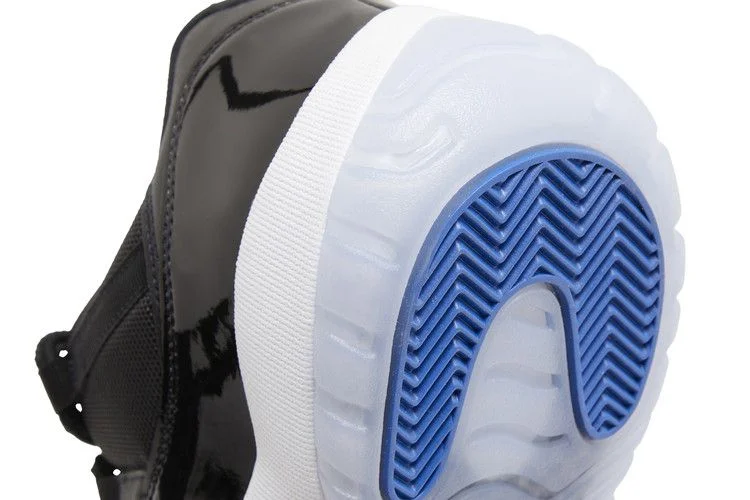 Krossovki-Air-Jordan-11-Retro-Low-Space-Jam-9