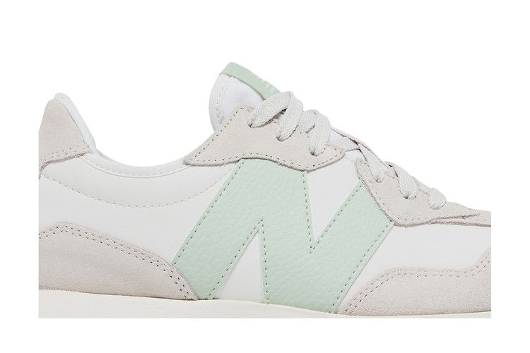 wmns-327-moonbeam-silver-moss-ws327ou_01