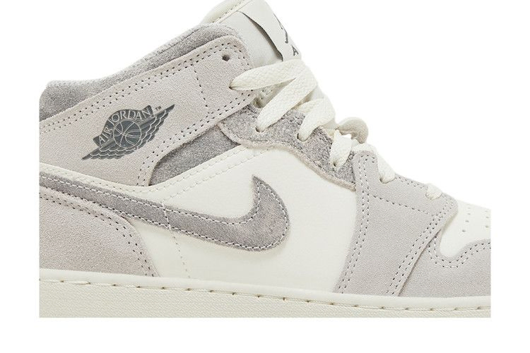 Кроссовки Air Jordan 1 Mid SE GS 'Neutral Grey Sail'