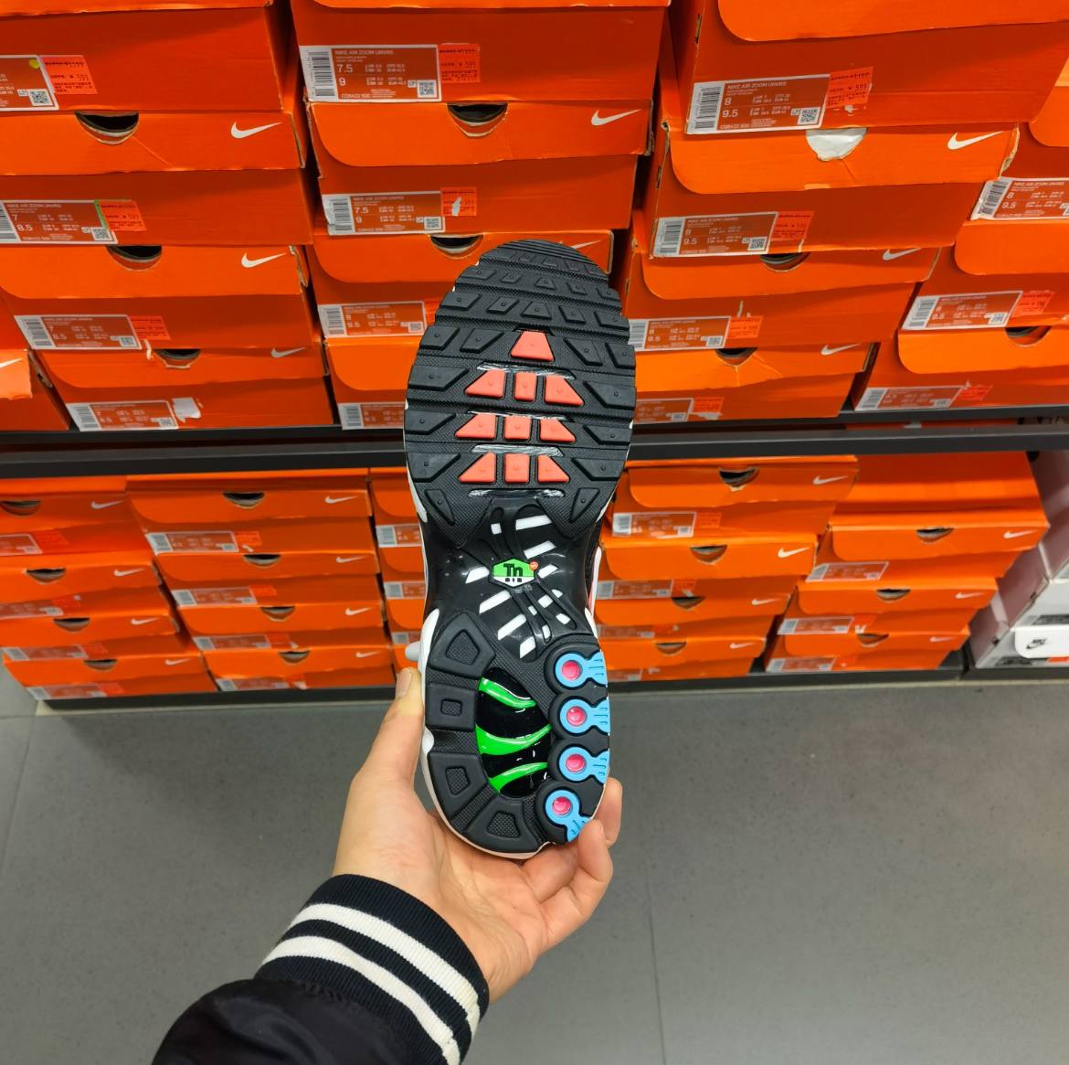 Кроссовки Nike Air Max Plus 'Worldwide Pack - Crimson Green'