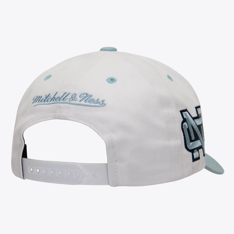Бейсболка Mitchell & Ness White North Carolina Tar Heels Vault Collection Tail Sweep Pro Snapback Hat