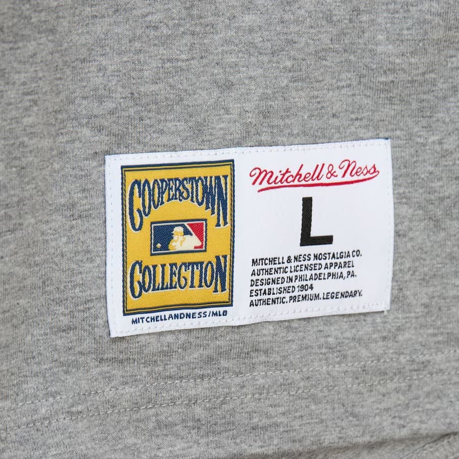 Mitchell-Ness-Hank-Aaron-Gray-Atlanta-Braves-Player-Crewneck-T-Shirt-4