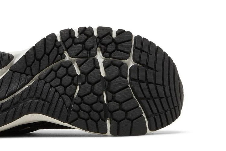 Krossovki-New-Balance-Wmns-Fresh-Foam-X-860v12-Black-White-4