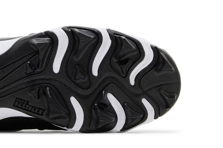jordan-1-mid-cleat-gs-black-white-hf6883-001_04