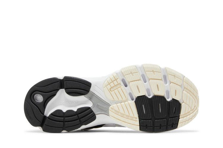 wmns-astir-white-black-gy9549_03