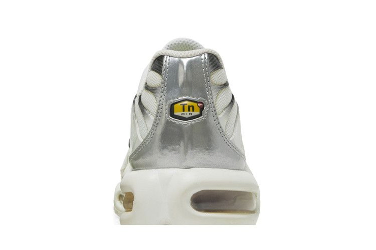 Кроссовки Nike Wmns Air Max Plus 'White Green Strike'
