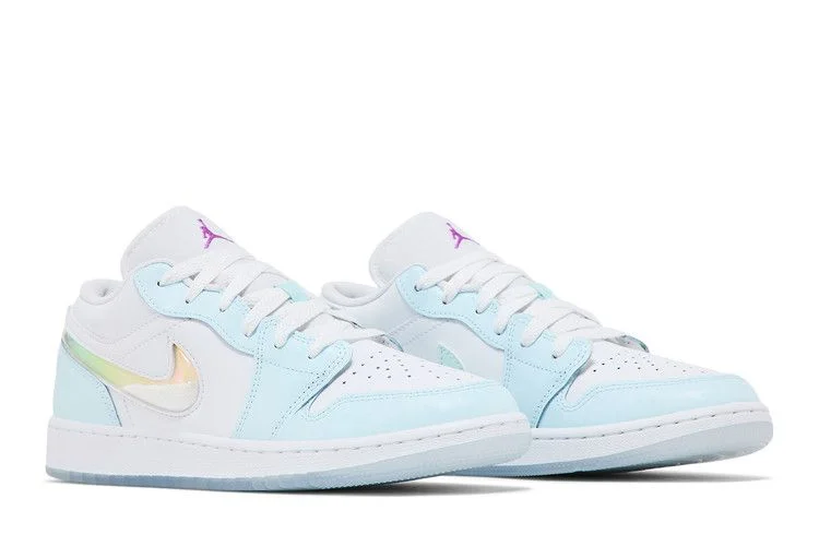Krossovki-Air-Jordan-1-Low-SE-GS-Glacier-Blue-7