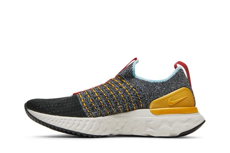 Krossovki-Nike-Wmns-React-Phantom-Run-Flyknit-2-Black-Phantom-2