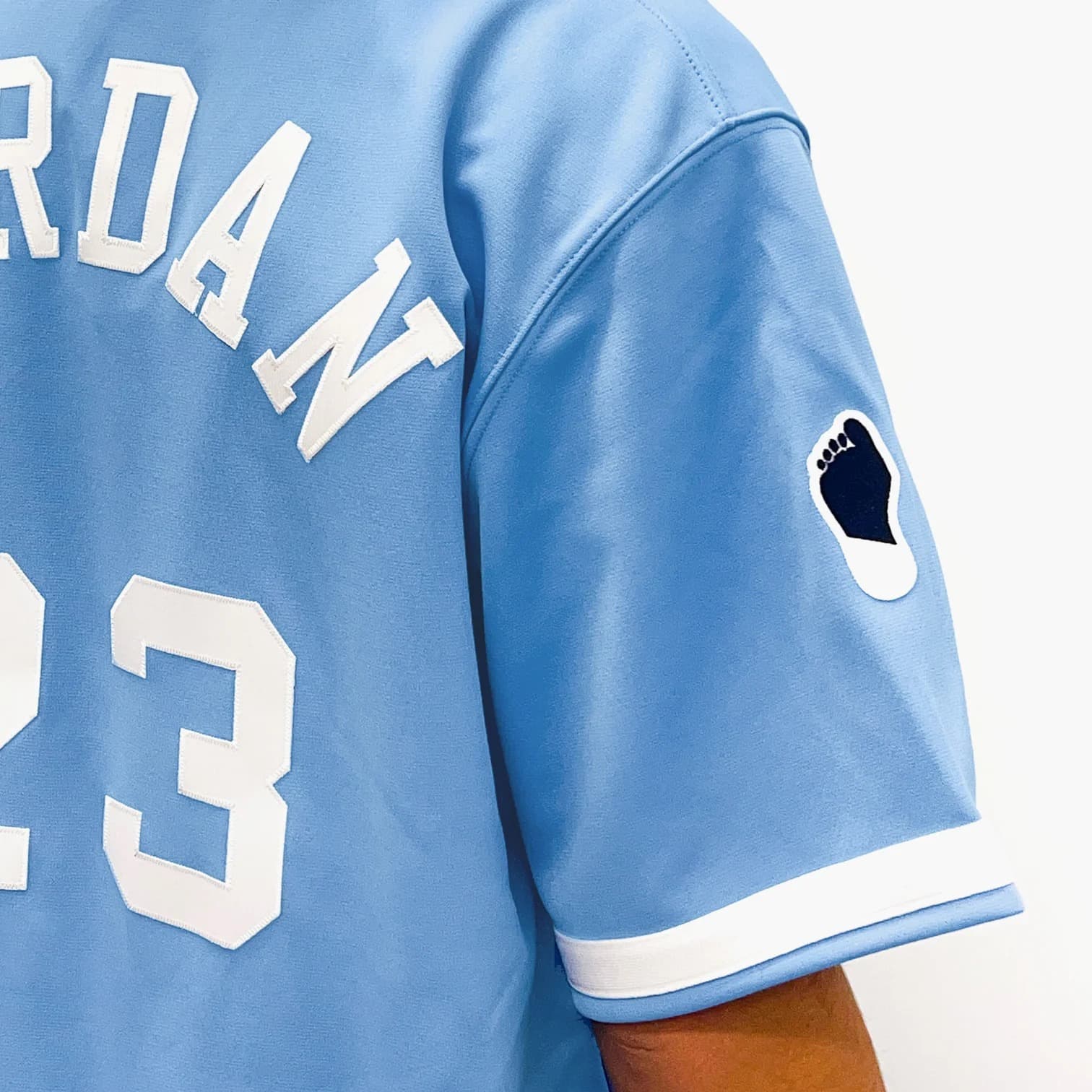 Mitchell-Ness-Michael-Jordan-North-Carolina-1983-84-NCAA-Authentic-Shooting-Shirt-2