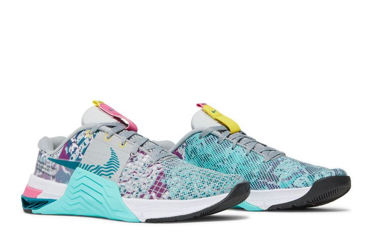 wmns-metcon-8-graffiti-graphics-dq0302-001_07