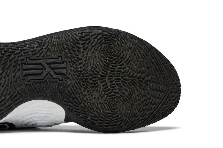 Кроссовки Nike Kyrie Low 3 TB 'Black White'