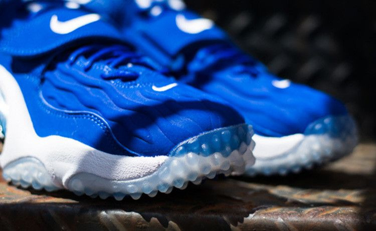 air-zoom-turf-jet-97-hyper-blue-554989-401_02