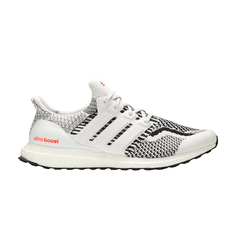 Krossovki-adidas-UltraBoost-5.0-DNA-Zebra