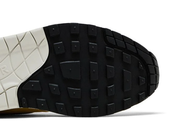 Krossovki-Nike-Wmns-Air-Max-1-87-Textile-Saturn-Gold-Black-4