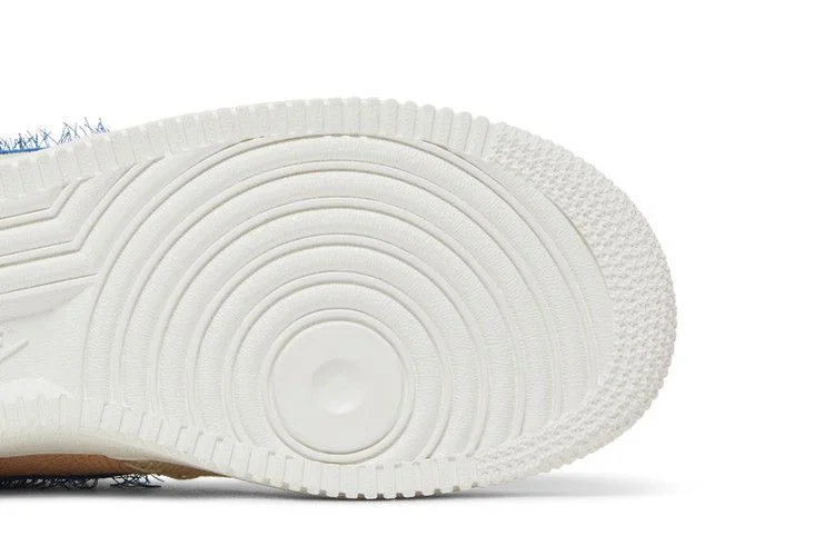 Krossovki-Nike-Wmns-Air-Force-1-07-LA-Flea-4