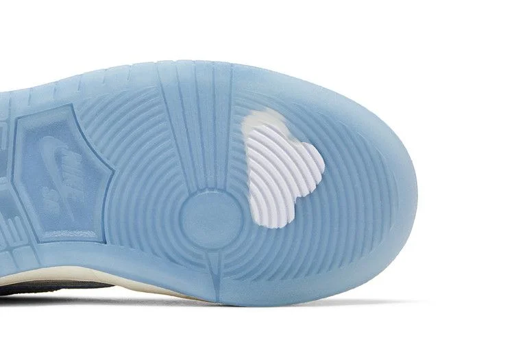 Krossovki-Crenshaw-Skate-Club-x-Nike-Dunk-Low-SB-PS-4