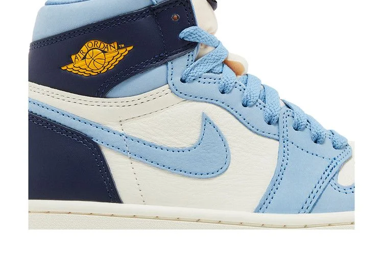 Krossovki-Wmns-Air-Jordan-1-Retro-High-OG-First-in-Flight-1