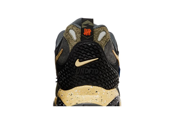 Кроссовки Undefeated x Nike Air Terra Humara 'Cargo Khaki'