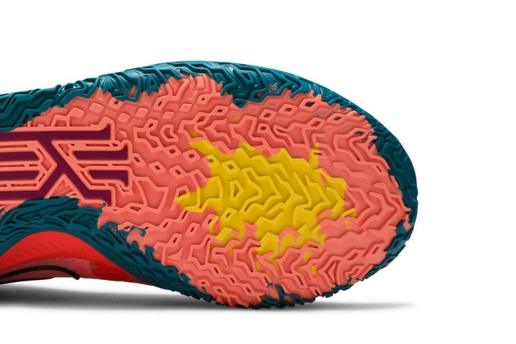 kyrie-low-4-1-world-1-people-cw3985-600_04
