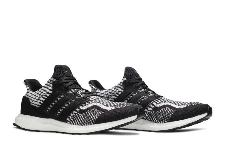 Krossovki-adidas-UltraBoost-5.0-DNA-Black-White-7