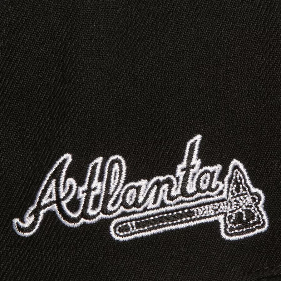 Бейсболка Mitchell & Ness Black White Atlanta Braves Evergreen OG Snapback Hat