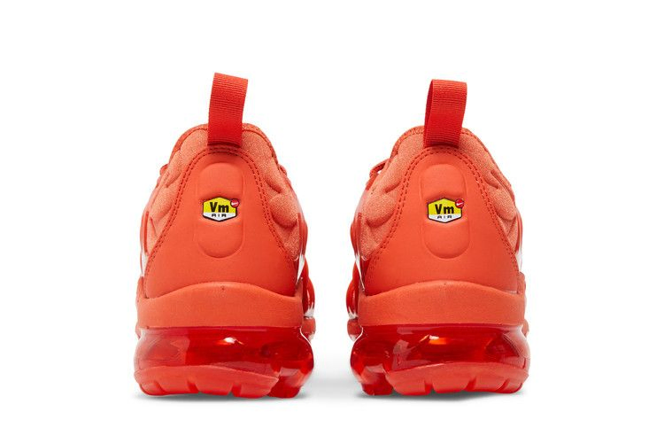 Кроссовки Nike Wmns Air VaporMax Plus 'Triple Orange'