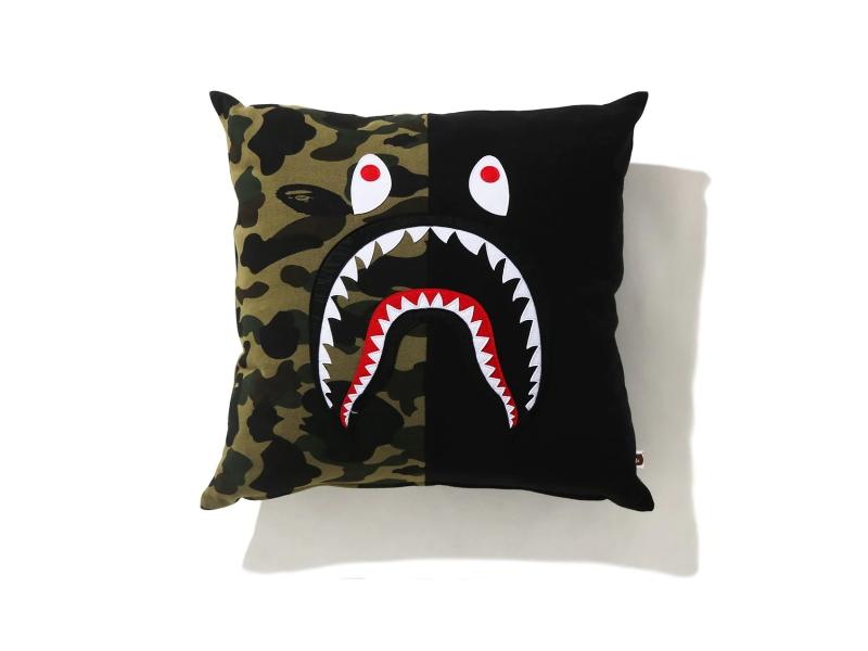 Подушка BAPE 1st Camo Shark Square Cushion Black