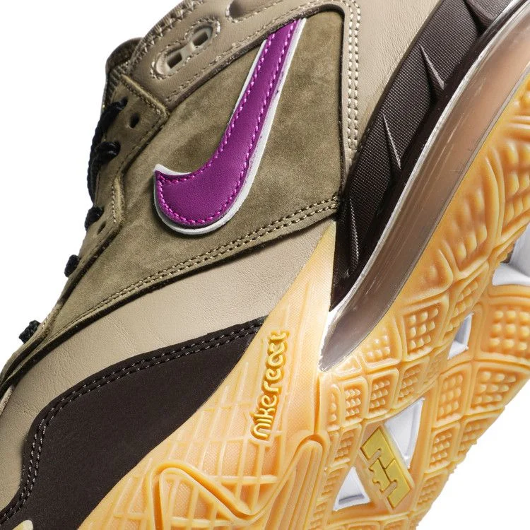 Krossovki-atmos-x-Nike-LeBron-18-Low-Viotech-9