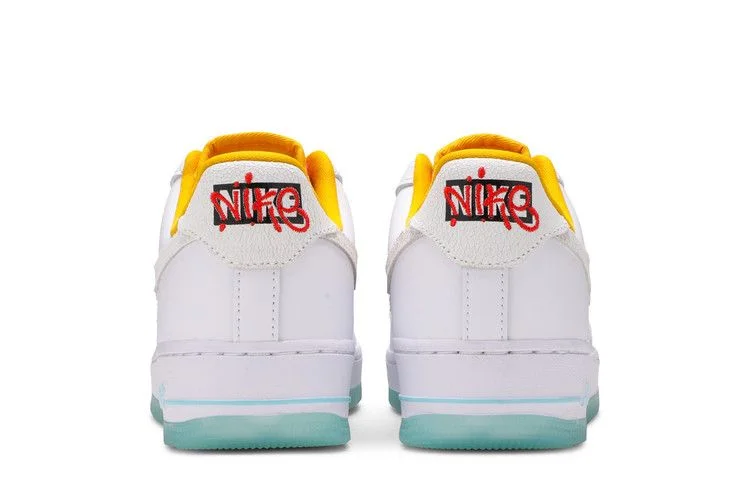 Кроссовки Nike Wmns Air Force 1 '07 'Corner Markets'