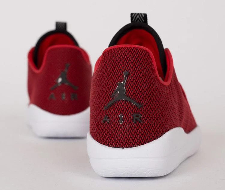 Krossovki-Air-Jordan-Eclipse-University-Red-3