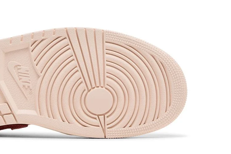 Кроссовки Wmns Air Jordan 1 Low SE 'Strawberry Milkshake'