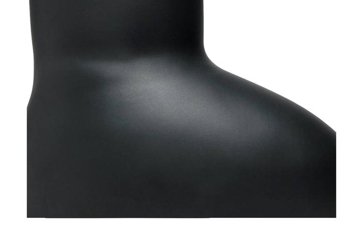 mschf-big-red-boot-black-mschf010-b_01