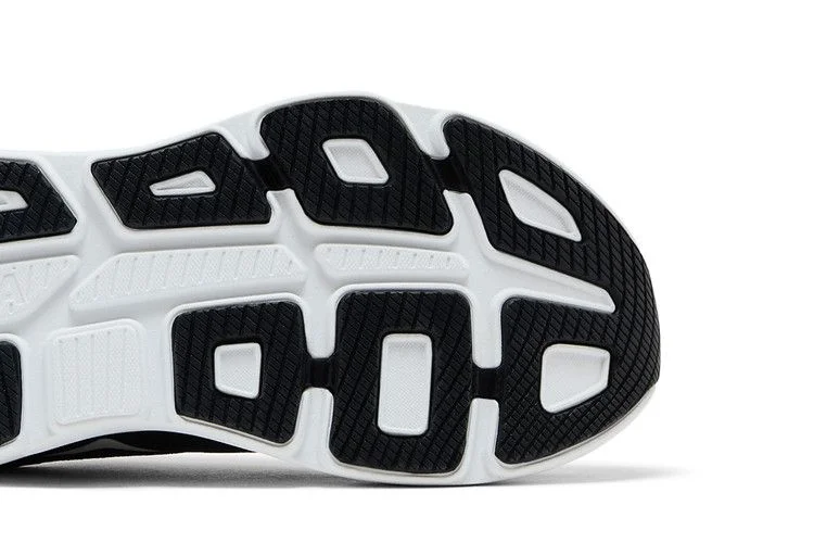 Krossovki-HOKA-Bondi-9-Black-White-4