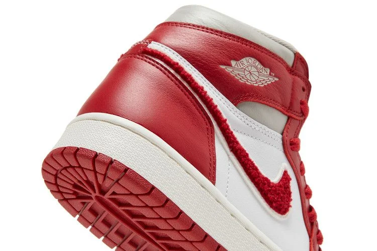 Krossovki-Wmns-Air-Jordan-1-High-OG-Newstalgia-Chenille-9