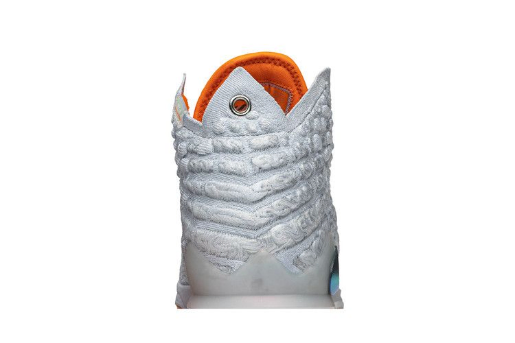 Кроссовки Nike LeBron 17 LMTD 'Future Air'