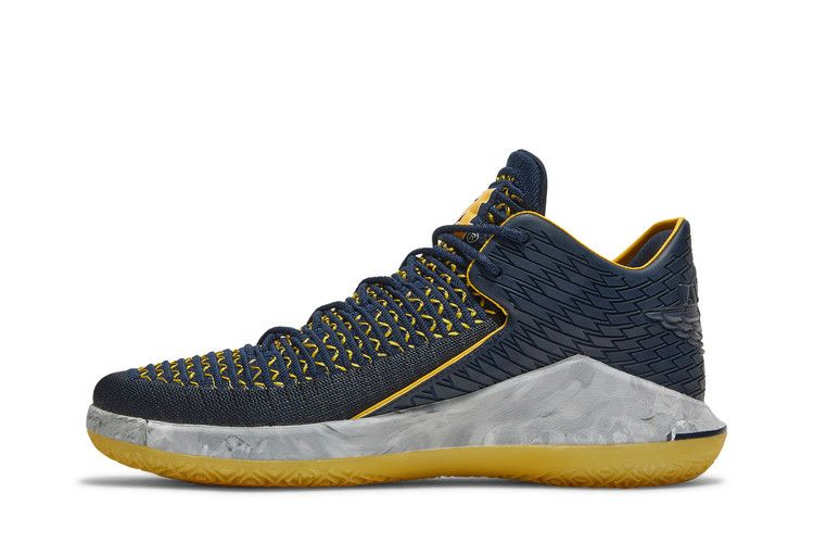 air-jordan-32-low-michigan-wolverines-aa1256-405_02